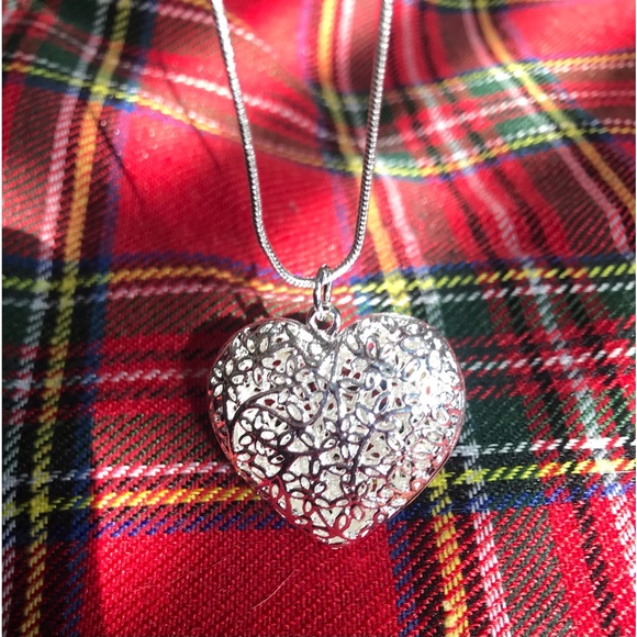 Jewelry - Sterling silver ladies necklace